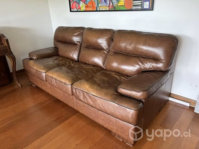 Sofa De 3 Plaza. Semi Cuero Marca Ashley Furniture