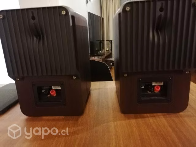 Parlantes Bookshelf Polk S15 + pedestales