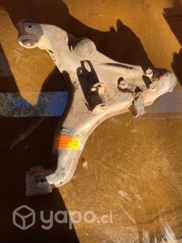 Bandeja inferior del izq Mitsubishi L200 2013