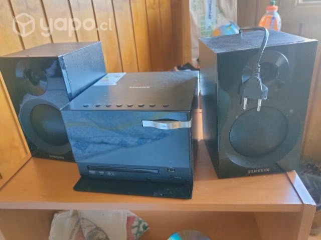 Equipo de música Samsung con 2 parlantes