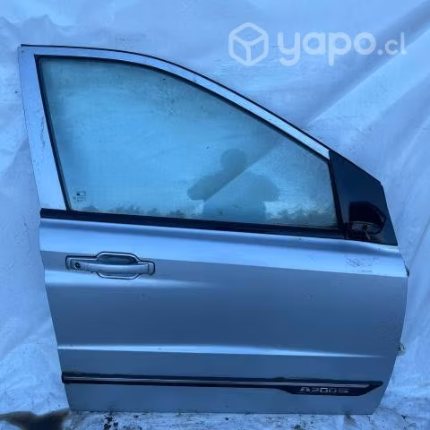 Puerta delantera derecha Ssangyong Actyon 2015