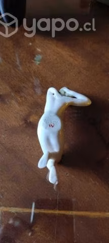 Figura alemana de porcelana de mujer - Imagen 2