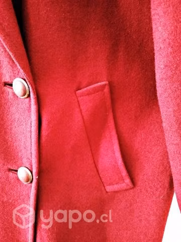 Abrigo color burdeo