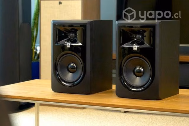 Monitores JBL 306p MKii