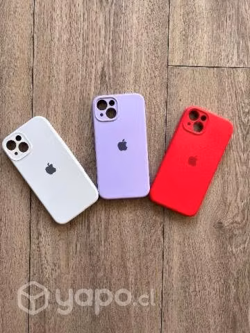 3 carcasas silicona IPhone 13
