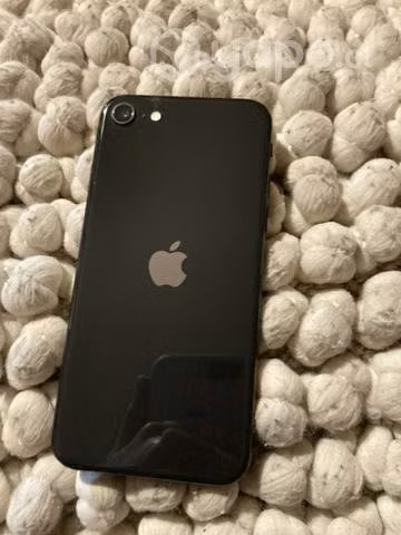 Iphone se 2022 64gb con detalle