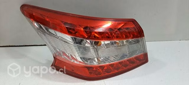 Foco trasero lh nissan sentra RAK2.1