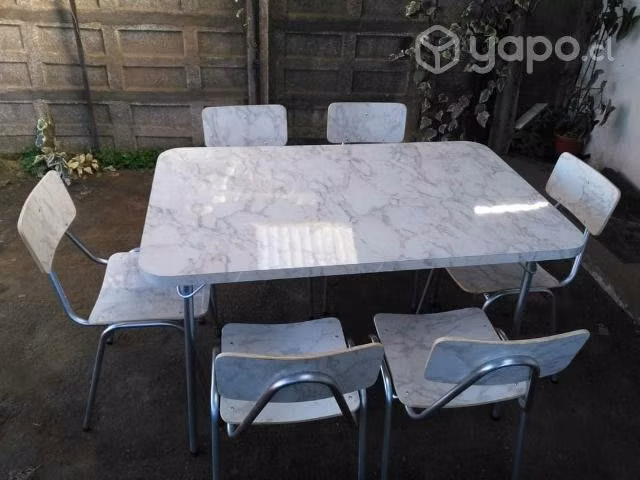 Comedor de 6 sillas básicas a $165.000.-
