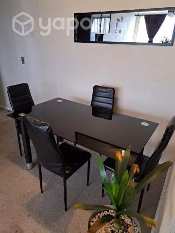 Comedor de vidrio para 6 personas + 4 sillas