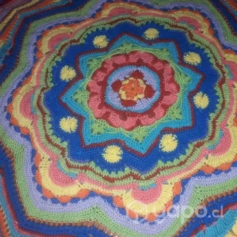 Mandala tejida a crochet de 1.40 mts de diametro