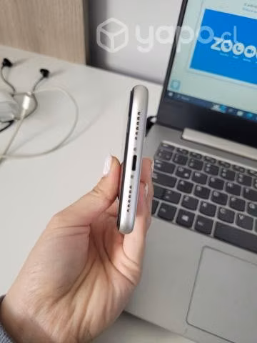 IPhone 11 , 128 gb + cargador original + carcasas
