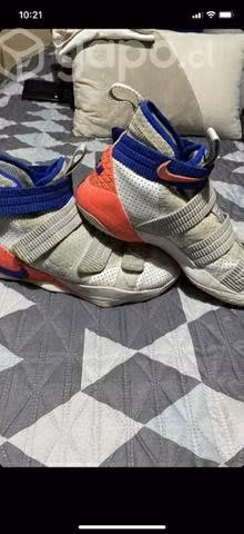 Nike Lebron 15 Talla 9.5 - Imagen 1