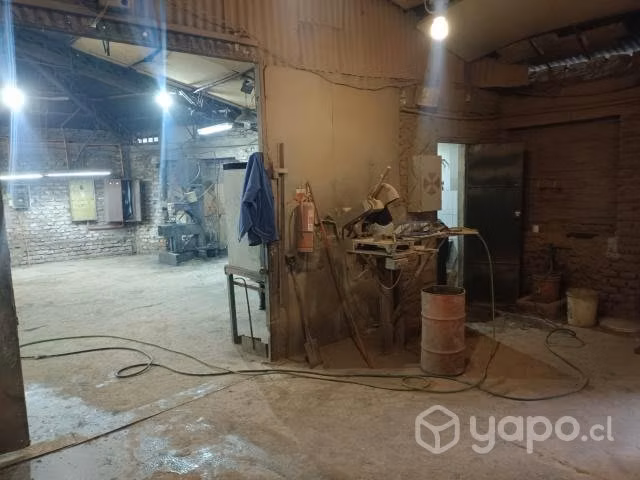 Galpón taller con energía trifásica