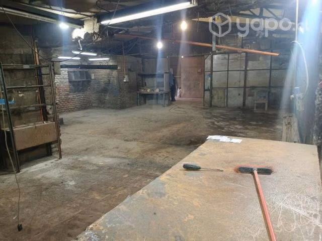 Galpón taller con energía trifásica
