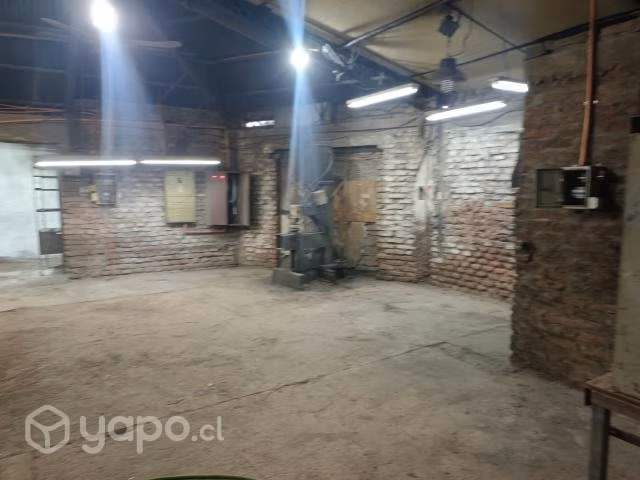 Galpón taller con energía trifásica