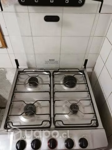 Cocina Fensa, gas natural con chispero. Impecable