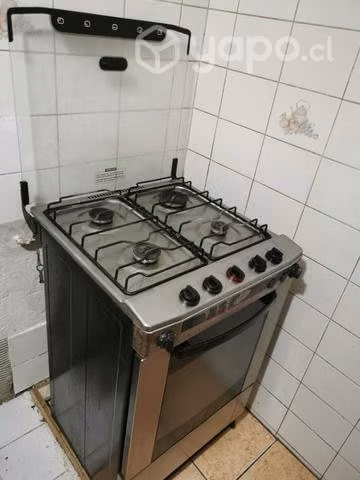 Cocina Fensa, gas natural con chispero. Impecable