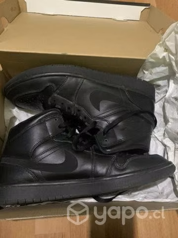Air jordan 1 mid triple black