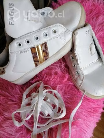 Zapatillas, fagus número 30.