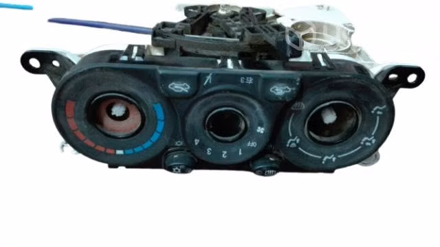 Comando de calefaccion Mitsubishi l200 año 07/15