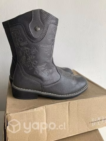 Botas de niña Bata