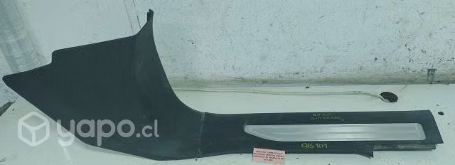 Moldura Cubre Zocalo Delantera Derecha (CHS101) C