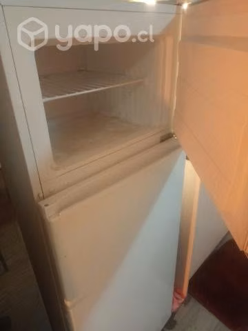 Remato por viaje Refrigerador Midea como nuevo