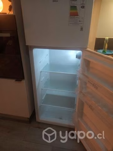 Remato por viaje Refrigerador Midea como nuevo