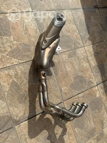 Múltiple escape Yamaha MT