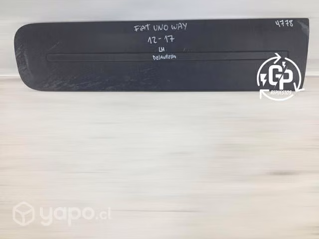 Moldura puerta delantera lh Fiat uno way 2012-2017