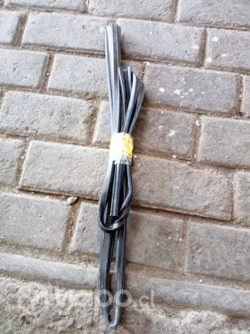 Goma vidrio puerta tras izq Mitsubishi L200 2007-1
