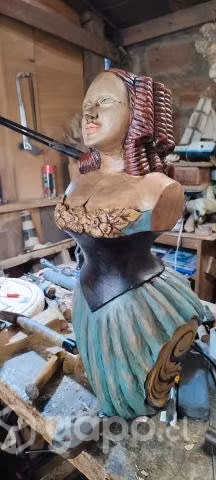 Mascaron de proa tallado en madera