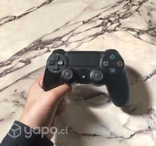 PlayStation 4 slim ( ps4 1T)