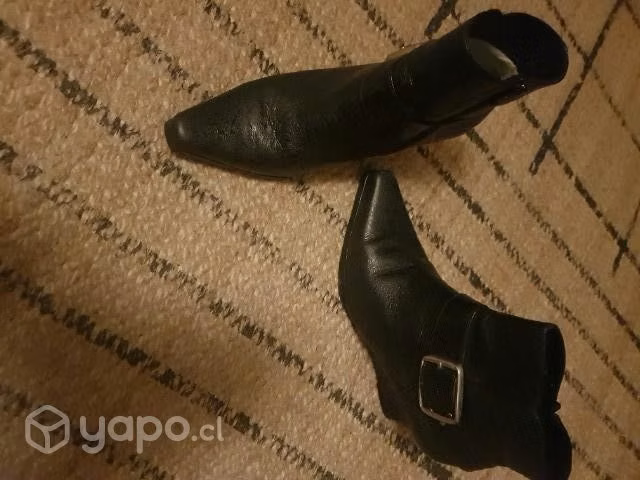 Botín cuero negro marca Campero's