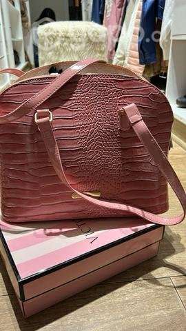 Cartera de cuero Sei rosada NUEVA - Imagen 2