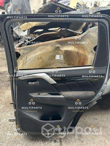 Puerta trasera RH mitsubishi montero 2019 - Imagen 2
