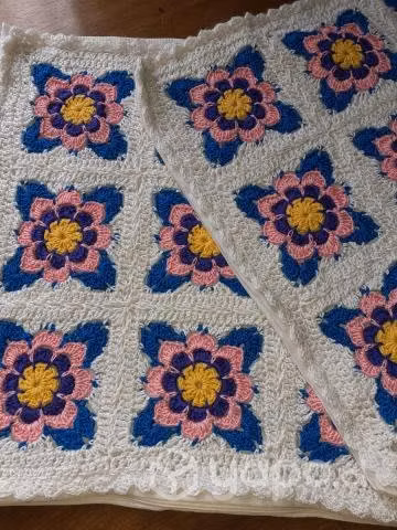 Cojines tejidos a crochet - Imagen 4