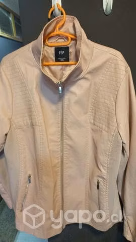 Chaqueta ecocuero color rosado claro .nueva.sin e
