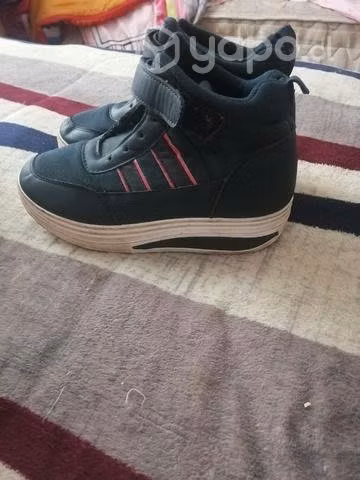 Chaquetas de niña y zapatillas - Imagen 5