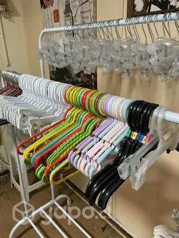 Ganchos surtidos para ropa