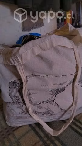 dos bultos de ropa