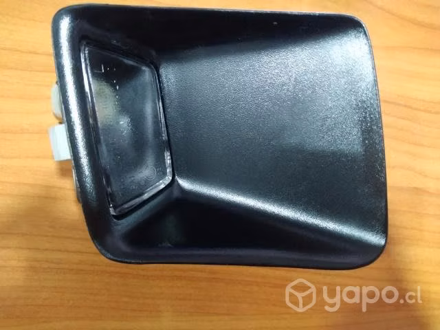 Foco izquierdo patente trasera Chevrolet Dmax 2013