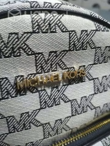 Mochila grande michael kors nueva sin uso