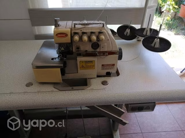 Maquina Industrial Overlock de 5Hilos