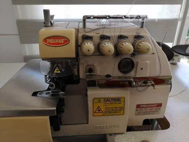 Maquina Industrial Overlock de 5Hilos