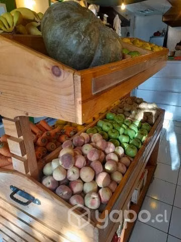 Impecable frutero verdulero