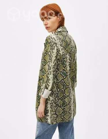 Blazer texturado serpiente