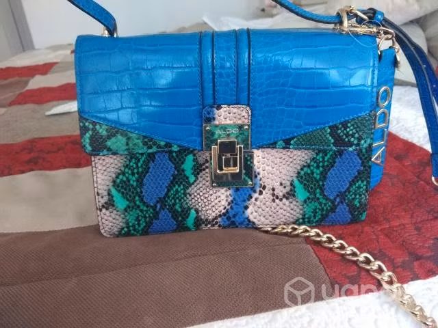 Cartera azulina marca Aldo