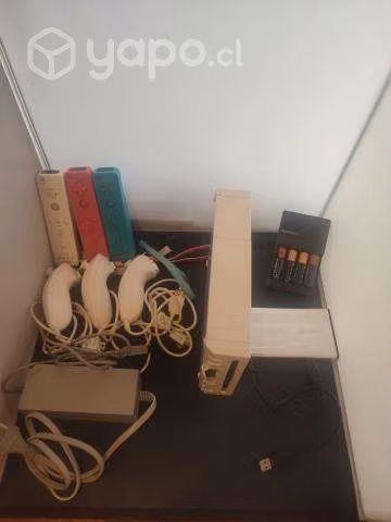 Nintendo WII con 3 joysticks y disco duro