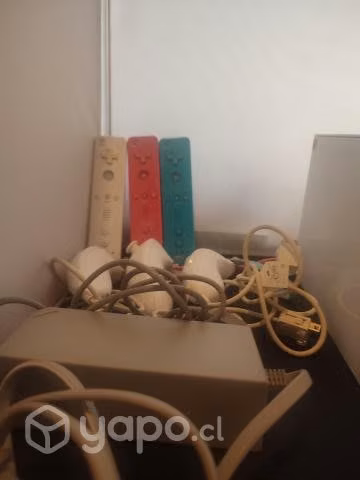 Nintendo WII con 3 joysticks y disco duro